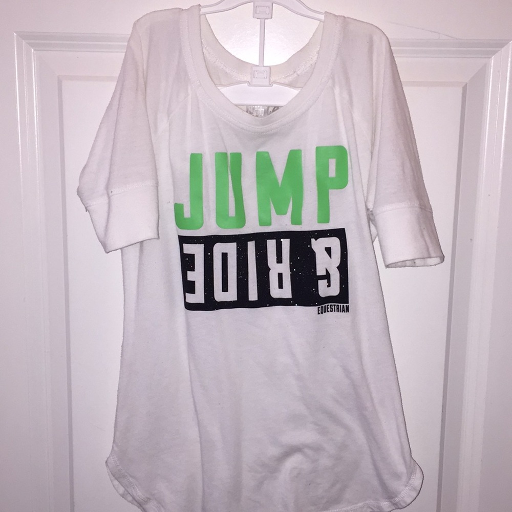 shirt can go along with leggings or other 💓